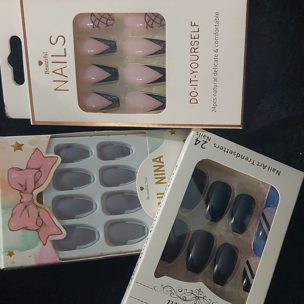 NEW Lot of 3 Press on nails‎